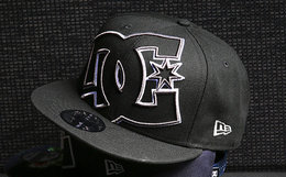 8.2折！DCSHOECOUSA×NEW ERA联名款大logo贴标平檐棒球帽